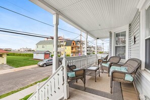 Terrace/patio - The Melrose, 2B- Private Bed & Bath (Neptune Township)