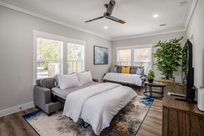 2 Schlafzimmer, Schreibtisch, Bügeleisen/Bügelbrett, WLAN