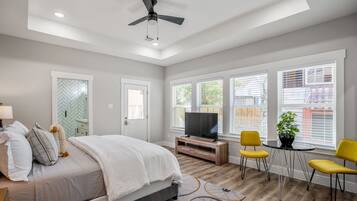 2 bedrooms, desk, iron/ironing board, WiFi