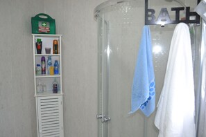 Dusche, Haartrockner, Bidet, Handtücher