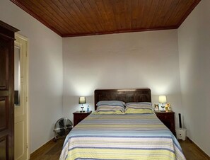 3 chambres, fer et planche à repasser, Wi-Fi, draps fournis