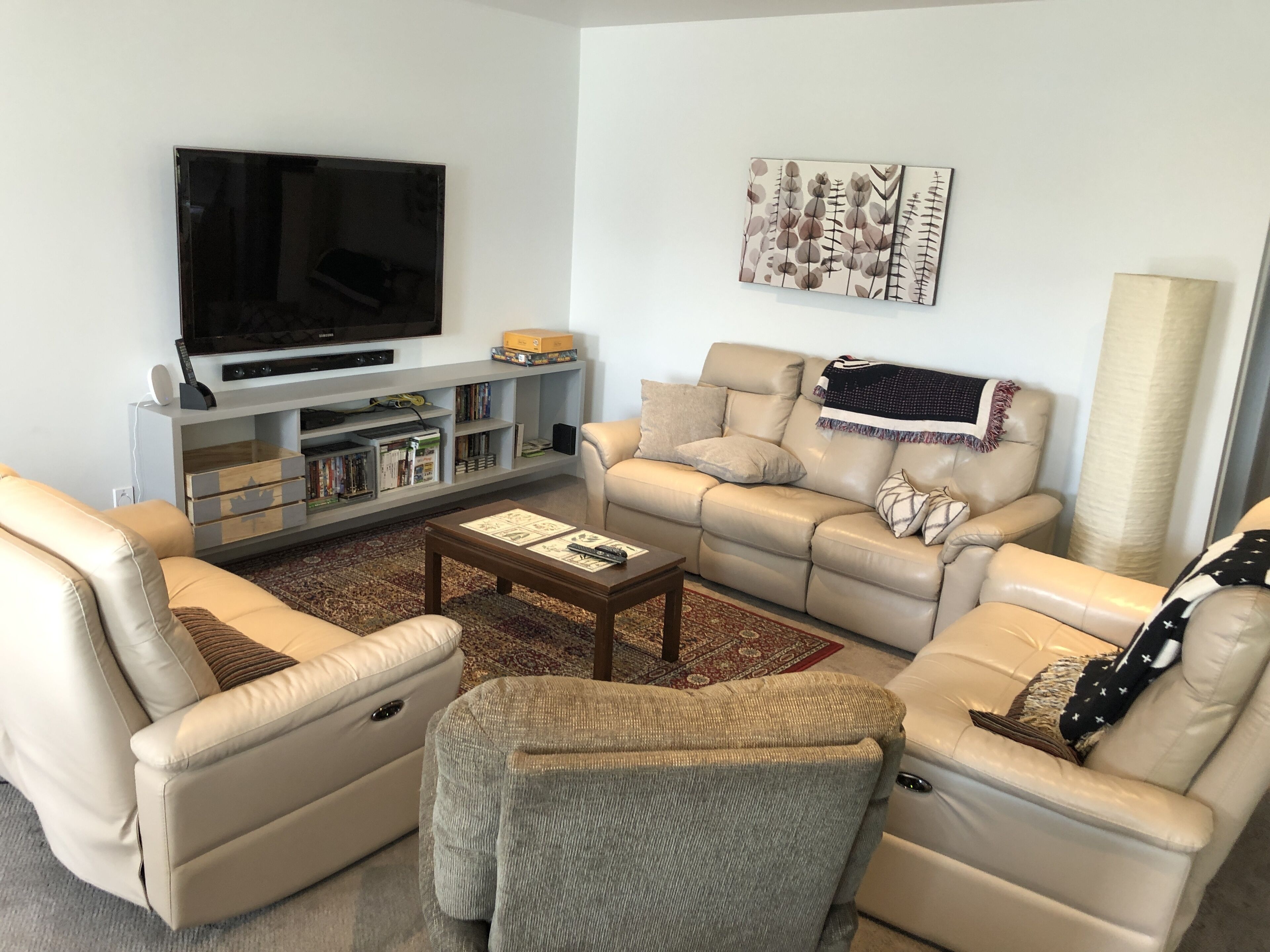 Spacious Modern 2 Bedroom with Beautiful views and close to Wineries