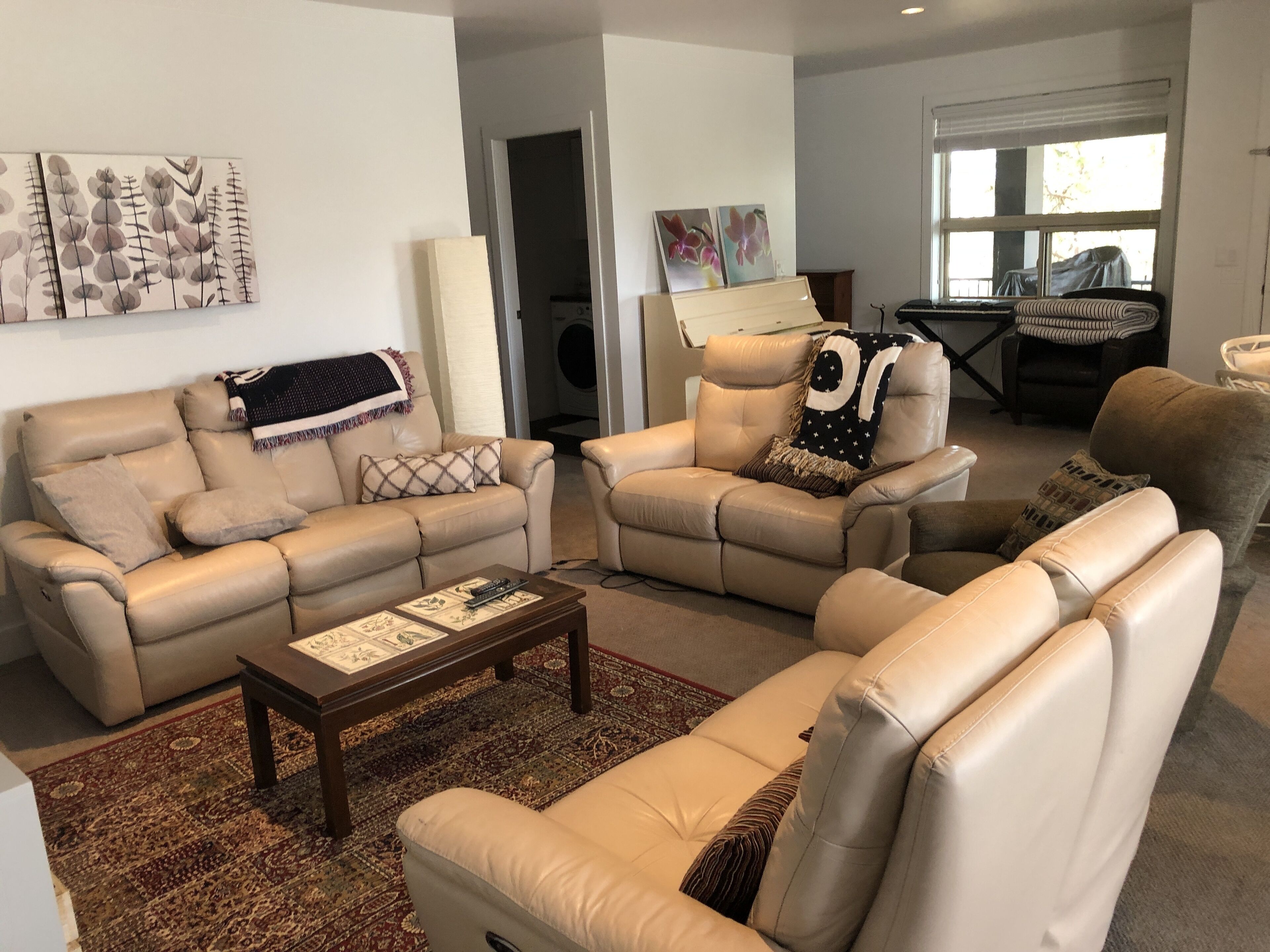 Spacious Modern 2 Bedroom with Beautiful views and close to Wineries