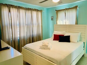 3 bedrooms, travel cot, WiFi, bed sheets - Paradise in Key Colony with Cabana Beach Access (Key Colony Beach)