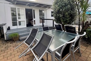 Outdoor dining - LOCATION LOCATION WHITIANGA TOWN CENTRE (Whitianga)