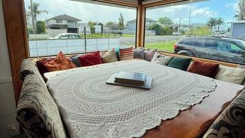 6 quartos, Wi-Fi de cortesia, roupa de cama
