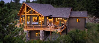 Timber Frame Home with Spectacular View of Chalk Cliffs and Canyon