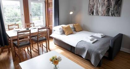 ☆ Bright, Modern West-End Apartment ☆