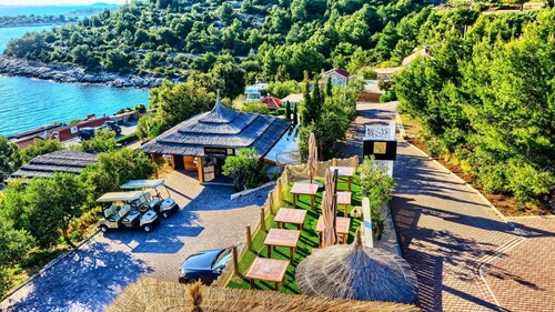Luxury Bungalow Lei with Pool