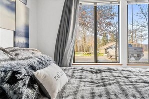 1 bedroom, iron/ironing board, travel crib, WiFi