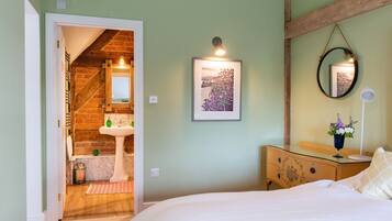 1 bedroom, iron/ironing board, travel cot, Internet