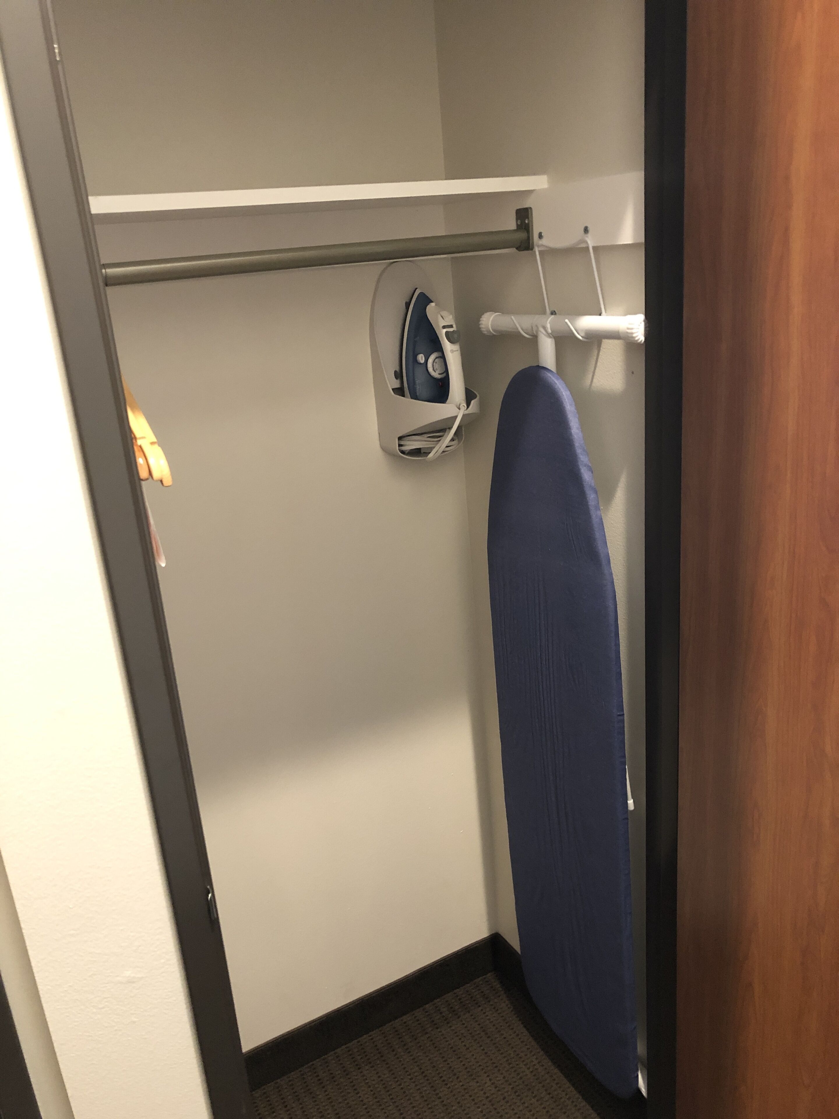 iron/ironing board