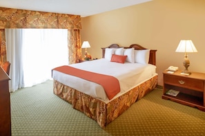 Standard Room, 1 King Bed, Non Smoking | Individually furnished, desk, laptop workspace, blackout curtains - Clarion Hotel & Suites Convention Center Fredericksburg (Fredericksburg)