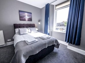 1 slaapkamer, een strijkplank/strijkijzer, wifi, beddengoed