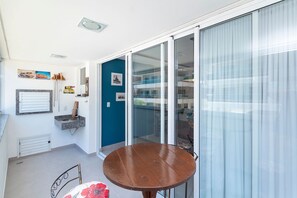 Apartment | Outdoor dining