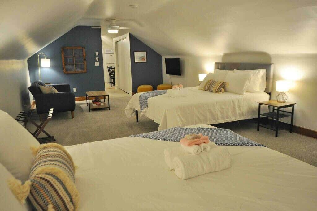 1 bedroom, desk, iron/ironing board, WiFi