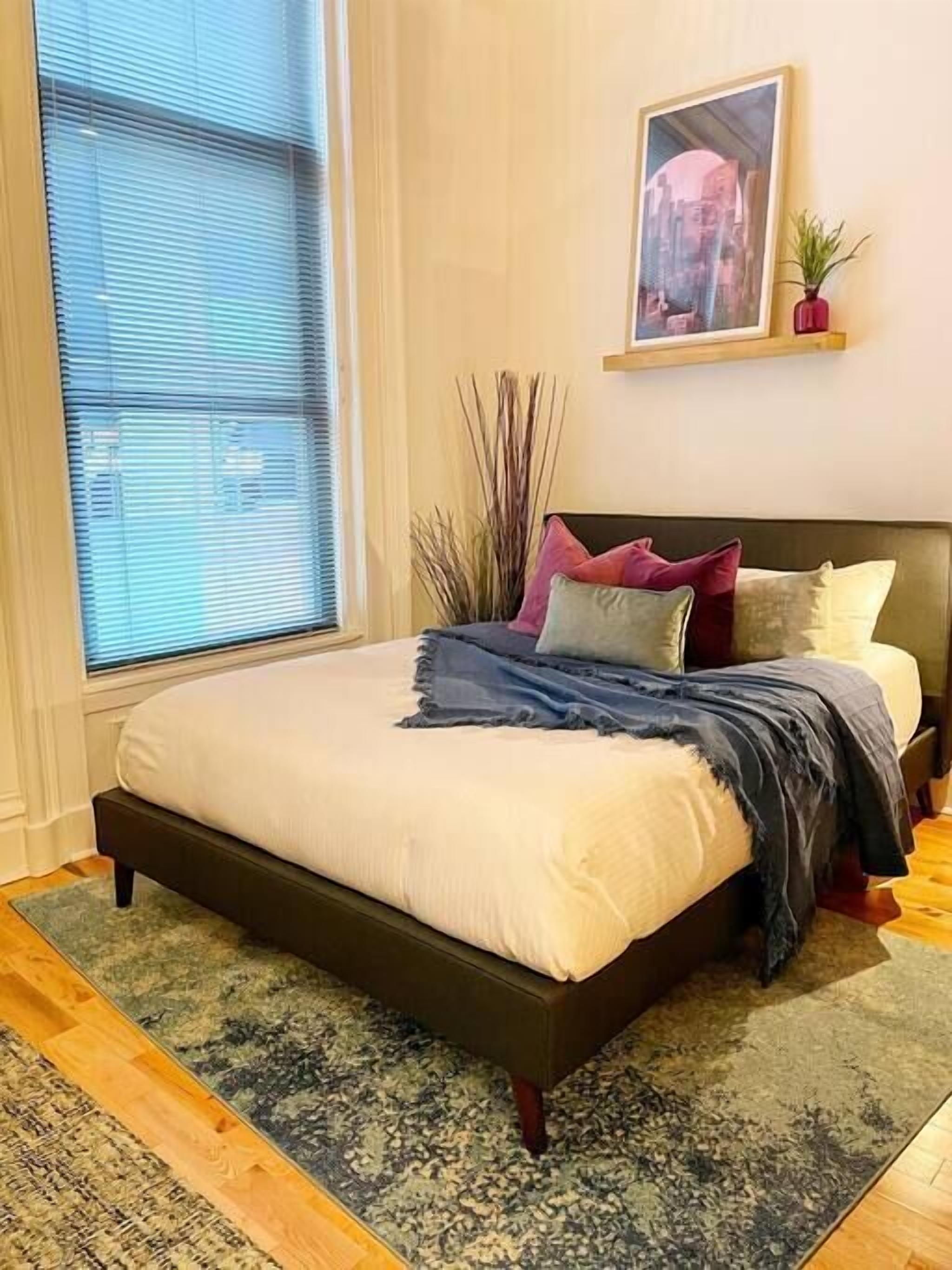 #202 · Yale area-gorgeous, modern studio w/loft #202