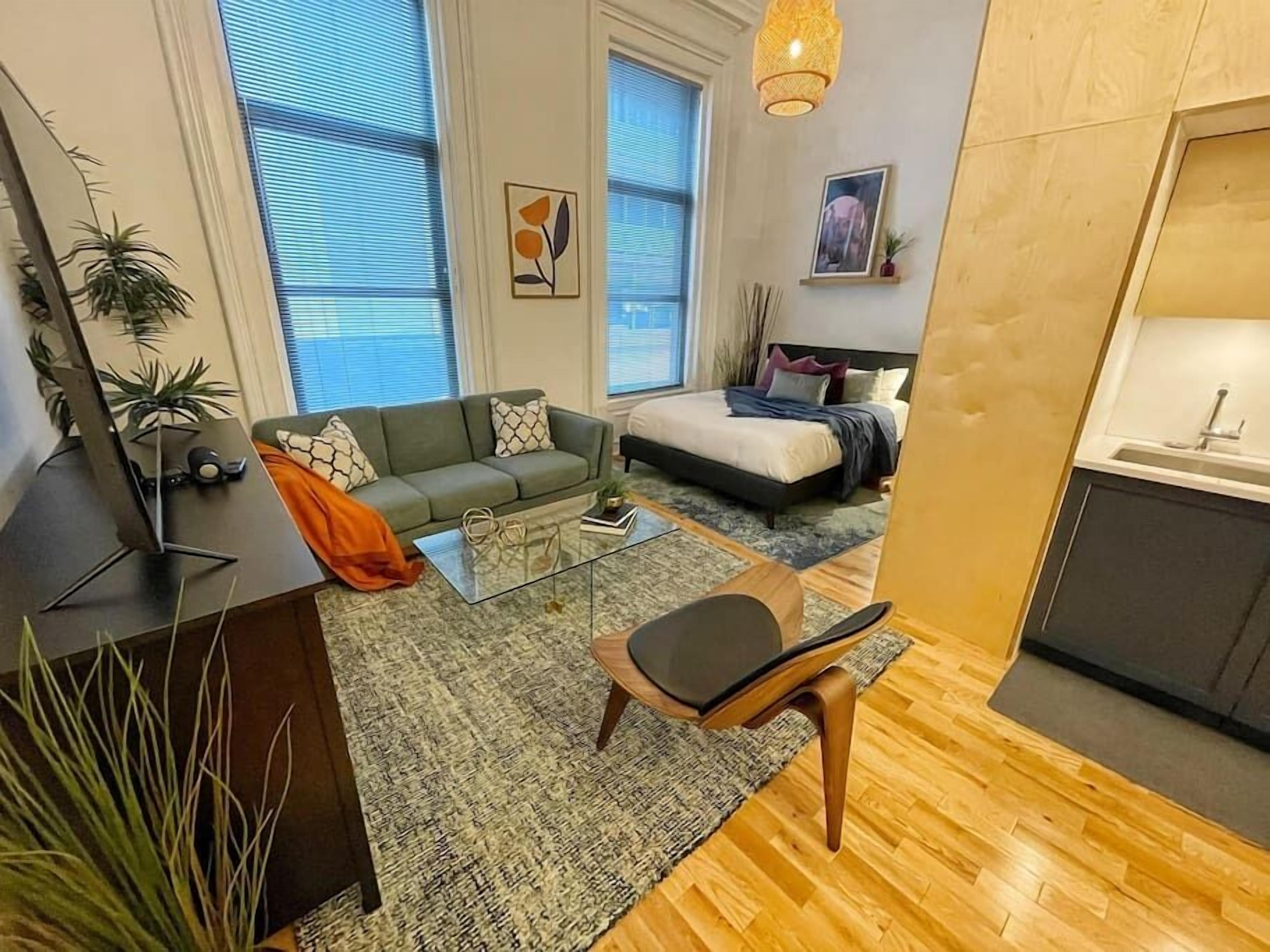 #202 · Yale area-gorgeous, modern studio w/loft #202