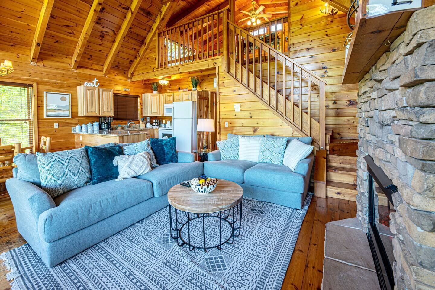 Relaxing Mountain View Cabin~Deck~Hot tub