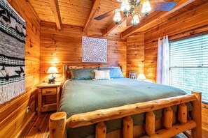 2 chambres, fer et planche à repasser, lit de bébé portatif