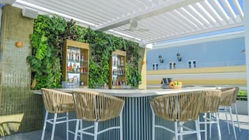 Bar sur le toit, vue sur l'océan, ouvert certains jours