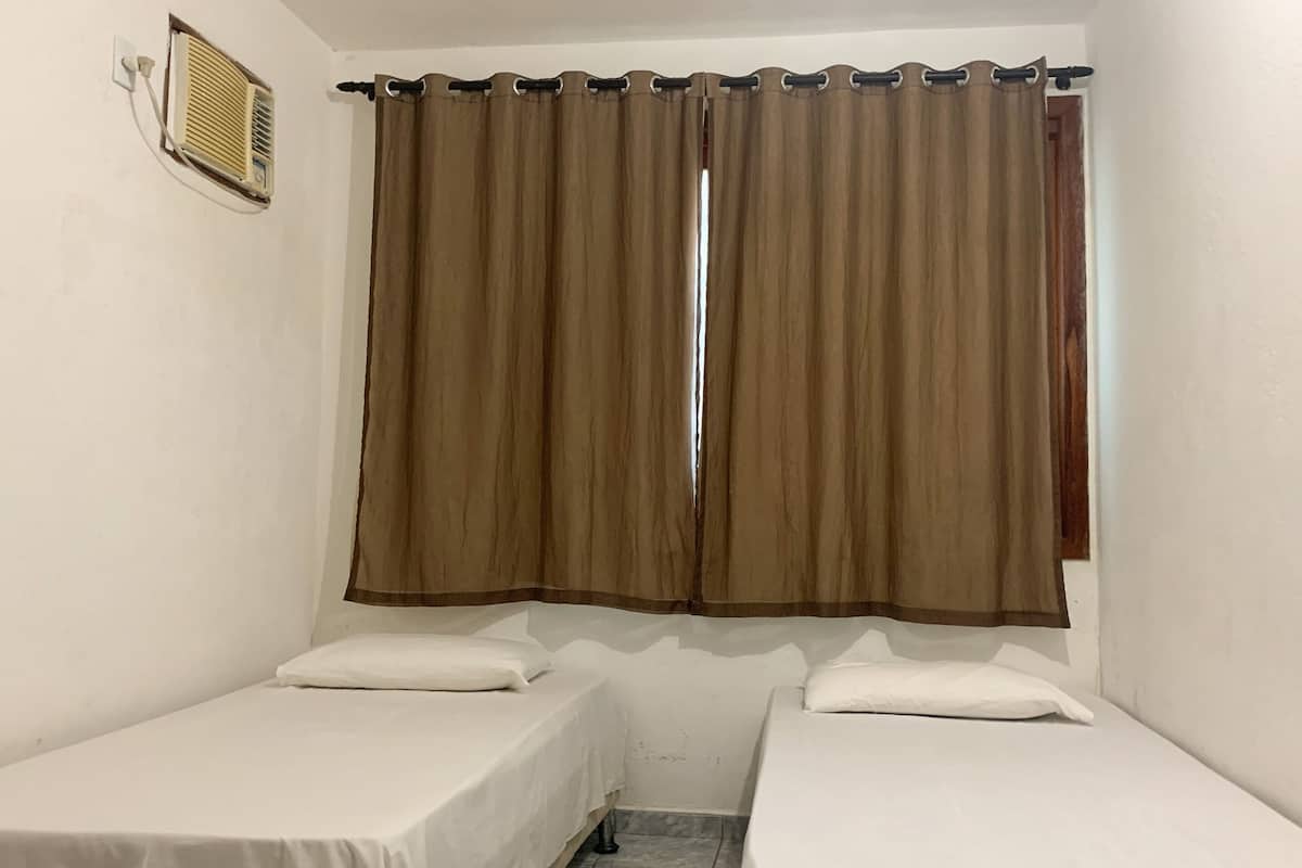 Triple Room, 3 Single Beds | Minibar, free WiFi, bed sheets