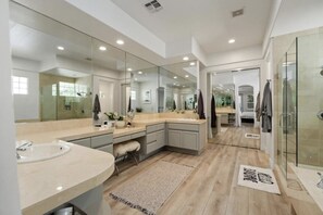 Bathtub, towels