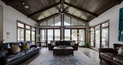 Lakefront Retreat • Bonfire Nights w/ S’mores, Ping Pong, Shuffleboard & More!