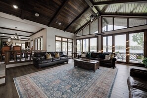 Fernseher, Kamin, Tischtennisplatte