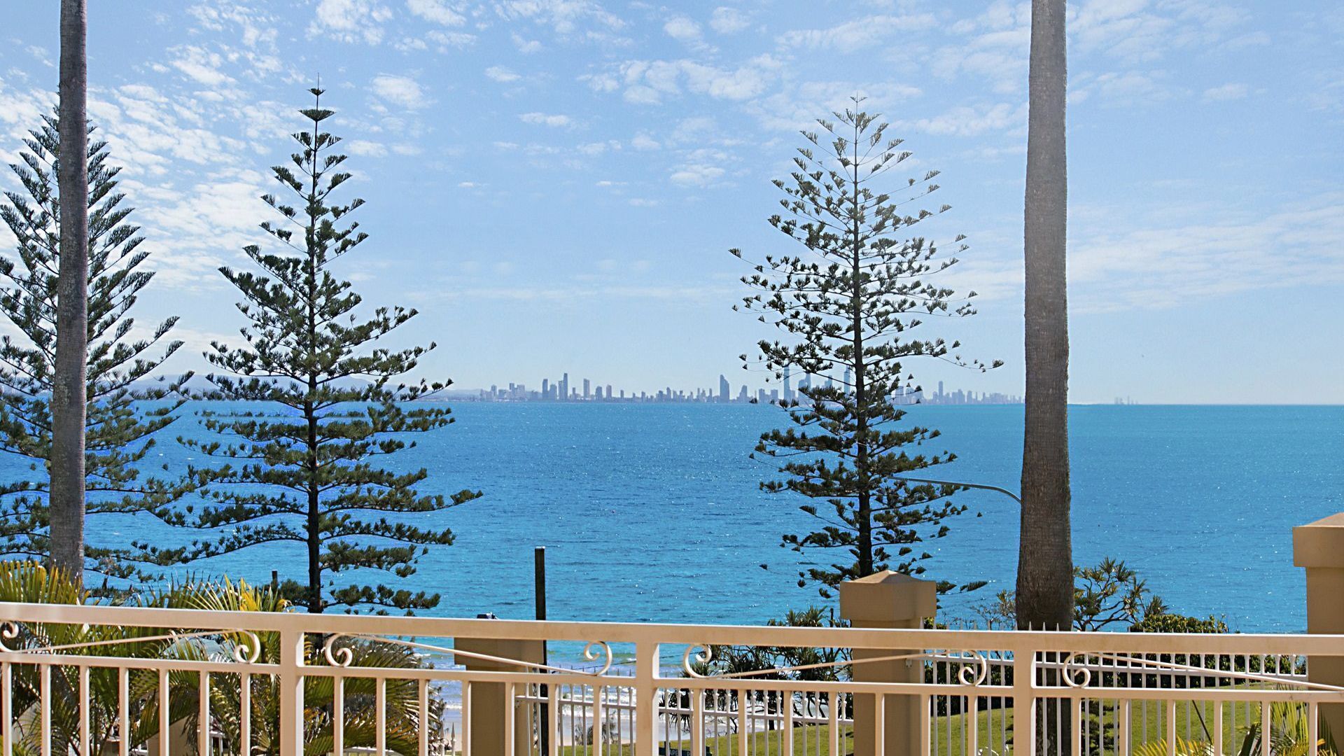 Orion 2 - Beachfront Rainbow Bay Coolangatta - All Linen Supplied - Min. 3 night stays year round!