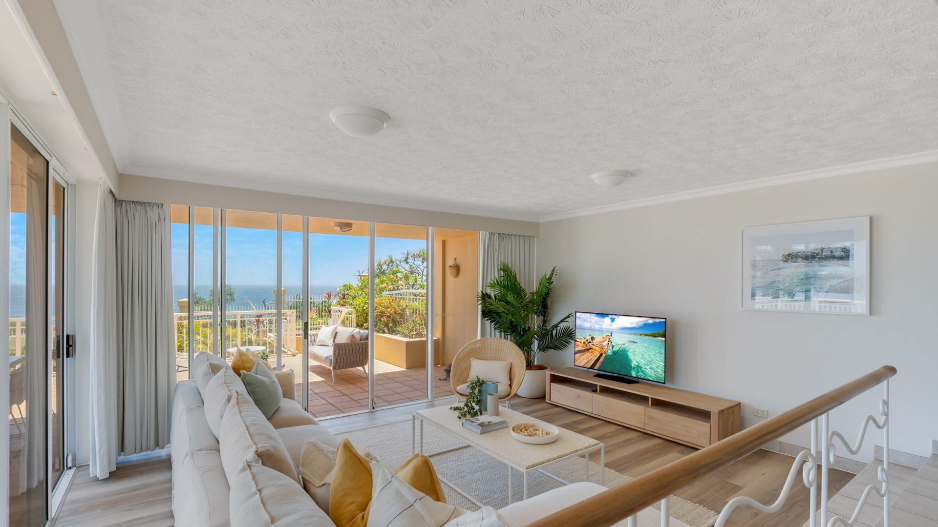Orion 2 - Beachfront Rainbow Bay Coolangatta - All Linen Supplied - Min. 3 night stays year round! — image 7