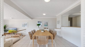 Dining - Orion 2 - Beachfront Rainbow Bay Coolangatta - All Linen Supplied - Min. 3 night stays year round! (Coolangatta)