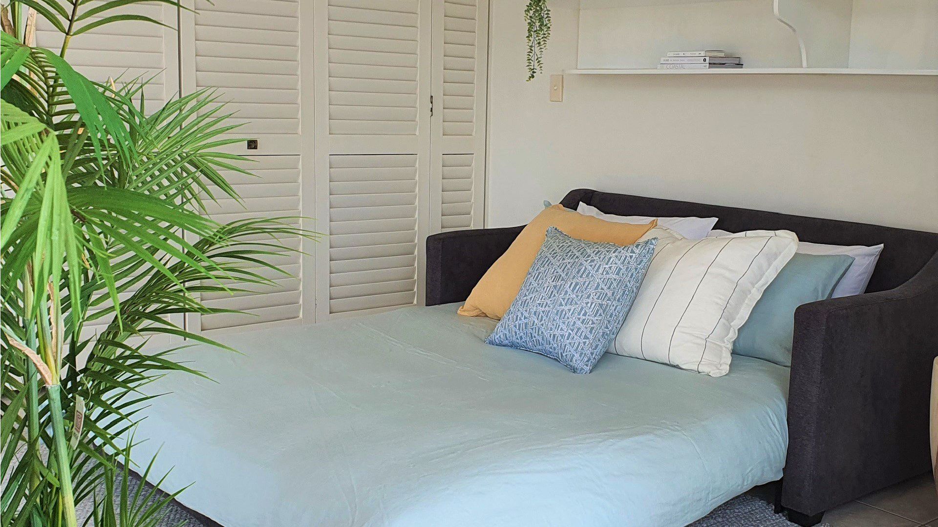 Orion 2 - Beachfront Rainbow Bay Coolangatta - All Linen Supplied - Min. 3 night stays year round! — image 12