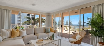 Orion 2 - Beachfront Rainbow Bay Coolangatta - All Linen Supplied - Min. 3 night stays year round!