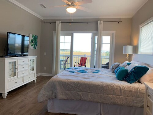 Beautiful views! W/Pool, pet friendly