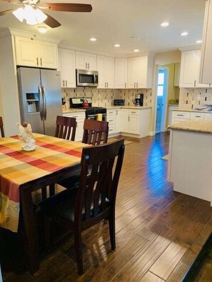 Fridge, microwave, oven, stovetop - Corner Lot Private House Near Disneyland | Private Hot Tub | Quiet Neighborhood (Anaheim)