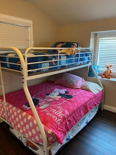 Corner Lot Private House Near Disneyland | Private Hot Tub | Quiet Neighborhood