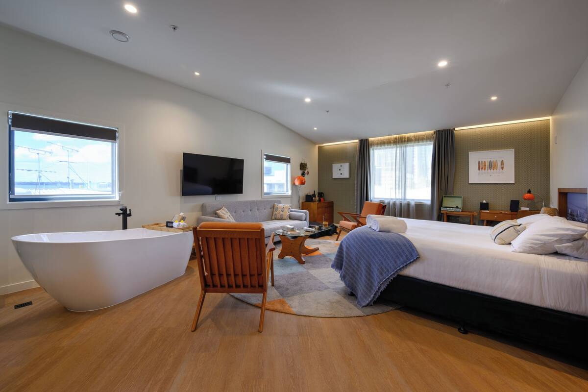 premium suite | 1 bedroom, egyptian cotton sheets, premium bedding, pillow-top beds