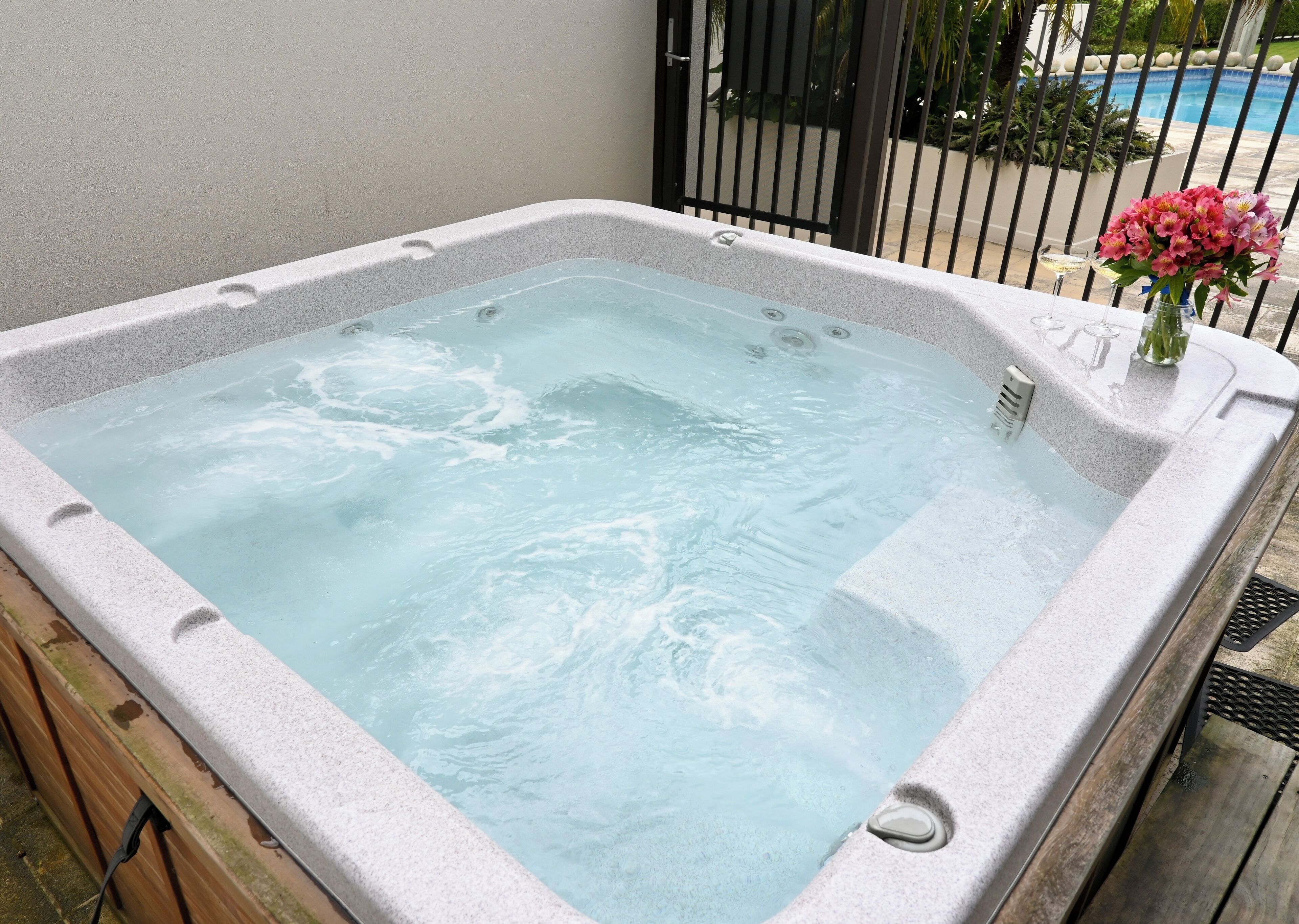 outdoor spa tub