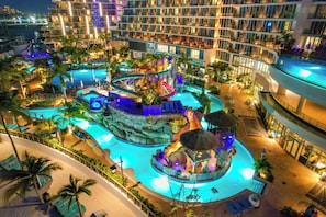 Front of property – evening/night - Margaritaville Beach Resort - Nassau (Nassau)