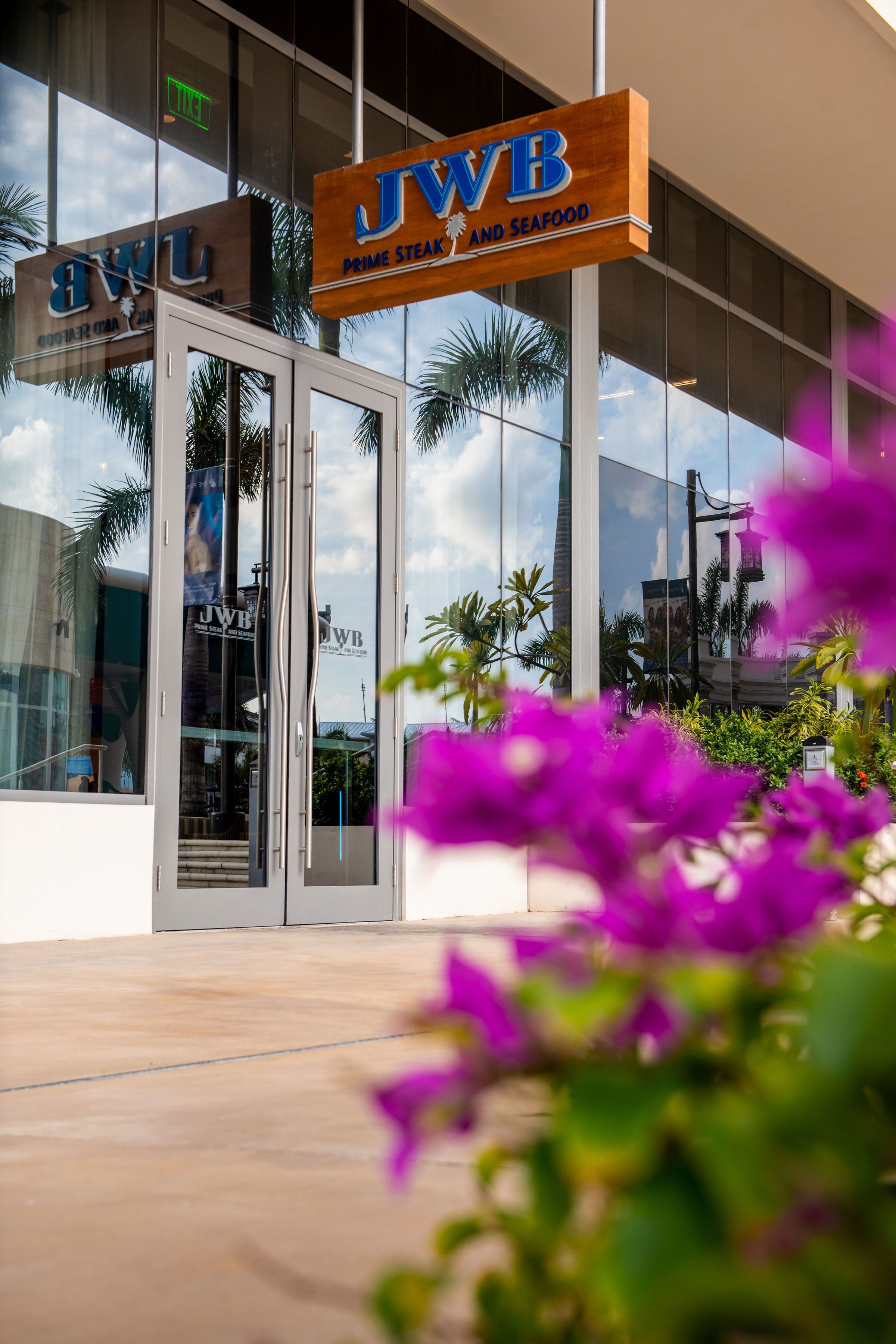 dinner served, american cuisine, sea views