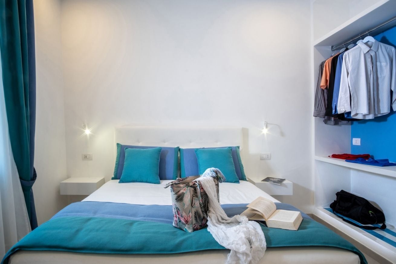 2 chambres, coffres-forts dans les chambres, fer et planche à repasser