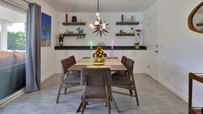 Dining - Palm Springs paradise - EV Charger (Palm Springs)