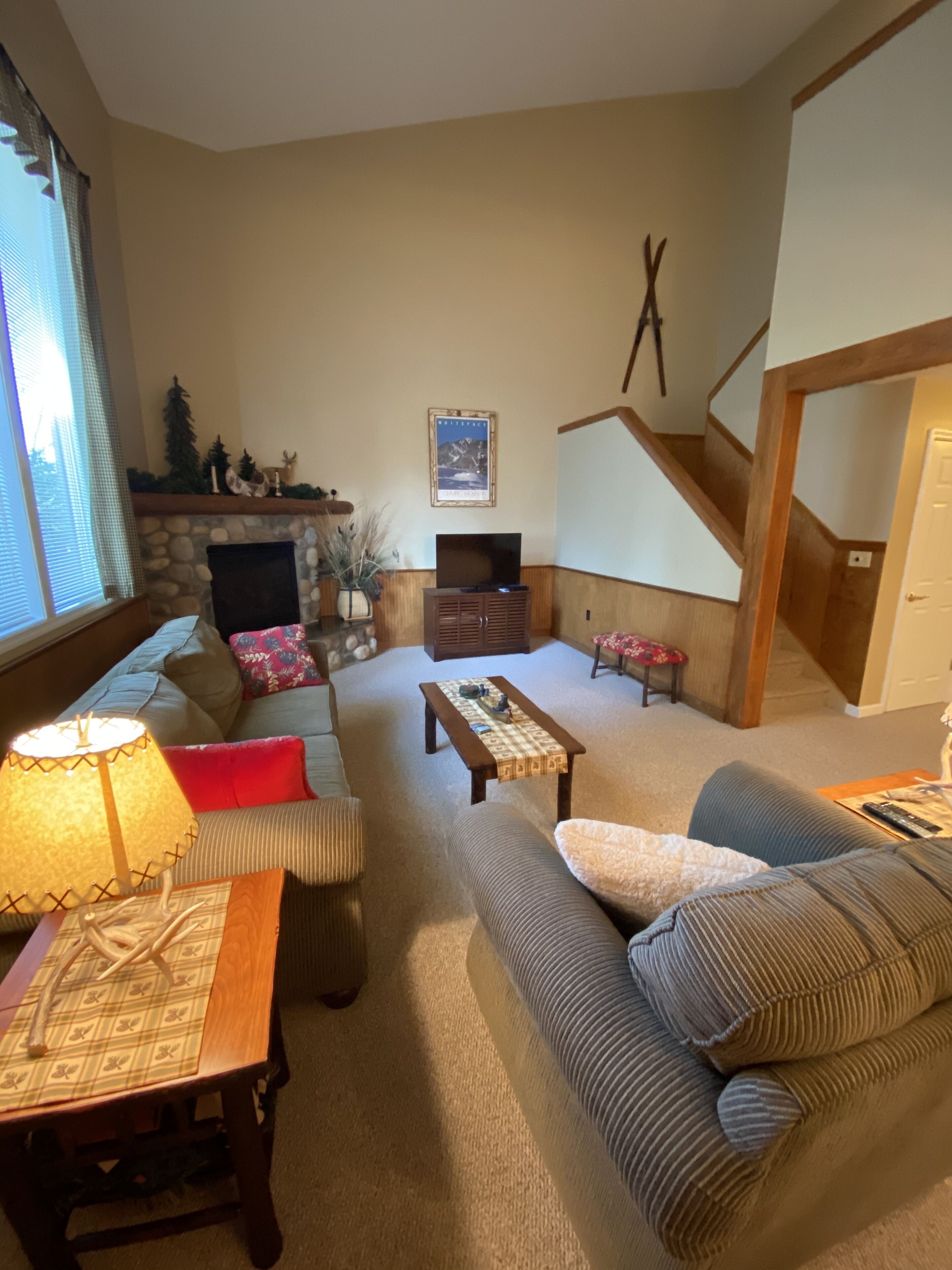 Beautiful Townhome 5 min walk to Lake Placid Village #200471