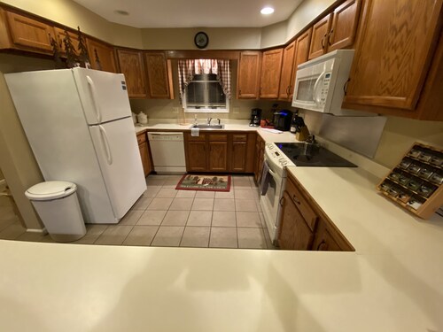 Beautiful Townhome 5 min walk to Lake Placid Village #200471