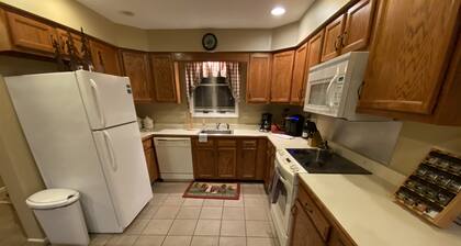 Beautiful Townhome 5 min walk to Lake Placid Village #200471