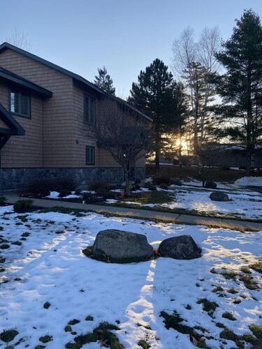 Beautiful Townhome 5 min walk to Lake Placid Village #200471