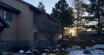 Beautiful Townhome 5 min walk to Lake Placid Village #200471