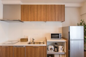 雪櫃、微波爐、爐具、廚房用具/餐具/器皿