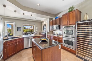 Fridge, microwave, oven, stovetop - Resort-like La Quinta Home w/amazing pool/spa & so much more (30+ day) (La Quinta)